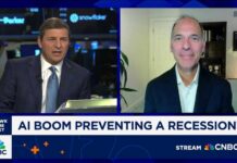 40% Recession Risk: Can the U.S. Avoid It? Moody's Analytics' Mark Zandi: Biggest risk to economy is correction in stocks focused on AI