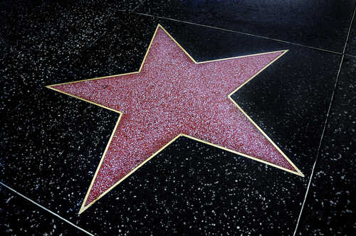 Los,Angeles,-,October,16:,A,Blank,Star,In,Hollywood A red star embedded in a black sidewalk, part of the Hollywood Walk of Fame