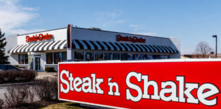 Steak 'n Shake restaurant with large red roadside sign