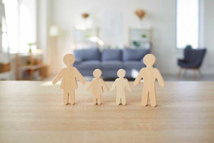 Wooden,Figures,Representing,Friendly,Close,Loving,Family,Standing,Together,,Members